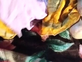 Desi hot bhabhi video bhabhi ka chut se pani nikalna full open