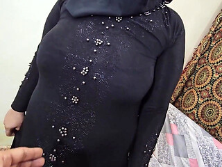 Man From U.s Convinced a Muslim Woman to Show Hairy Armpit