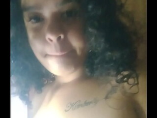 ESPOSINHA SAFADA VESTINDO LINGERIE SEXY PARA ME PROVOCAR VOU LEITAR ELA HOJE AT&Eacute_ QUE SUA BUCETA EXPLODA DE TANTO LEITE