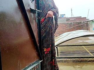 Bhabhi ki garden me chudai ki