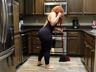 hired a thick mute girl to clean my appartment