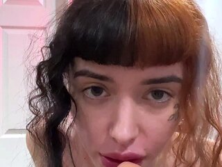 Solo Teen Using Toys Hairbrush and Finger Free Porn
