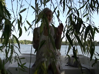 Peeing and masturbating outdoors is so extremely exciting