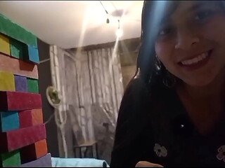 Hago a mi amiga subir la escalera y le vi su hilo mientras la llevo a comer para luego atorarla en su propio cuarto de semen.  &iquest_VOLVEREMOS A TENER UNA CITA?