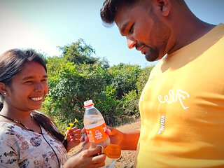 Ladki hmko jangle me mili, vah subah subah gav ke najdiki jangle me bathroom karne aai thi - Indian bhabhi hot xxx movie in Hindi voice.