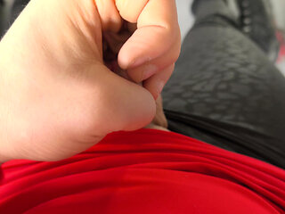 Spontaneous cumshot at the desk