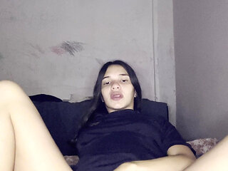 Vibrator Discharges in Pussy, Then Goes on Dildo