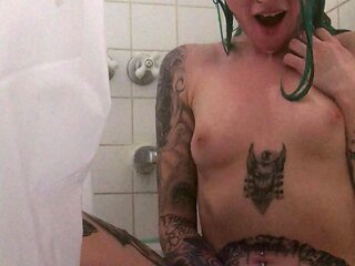 Amateur czech teen in her first toy induced orgasm