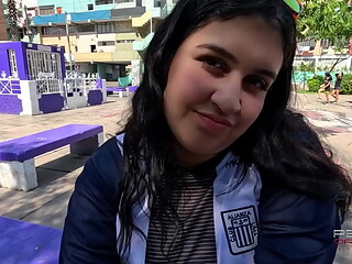 Follando a hincha de club peruano cerca al Matute (as&iacute_ celebra los goles)