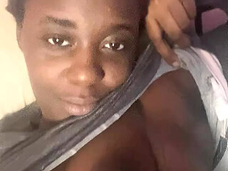 FEMALE RAPPER EXPOSED : (new famous girl)