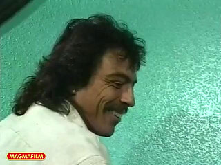 The Street Flirt Was Almost Broken off at the Last Second