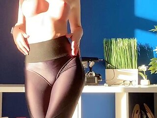 Amateur Blonde Teen Plays Solo with Toy Webcam Porn