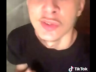 NOVINHO DE 18 ANOS BISCOITANDO