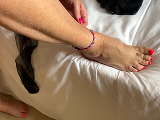 Mrs Mature Feet starting to get layered up