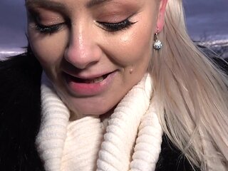 Easygoing blonde MILF Alexa Bold serves big throbbing cock for some cash