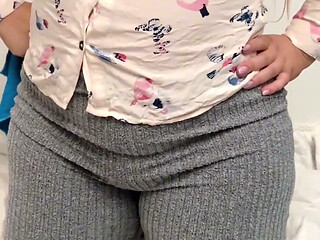 My MILF Stepmom Cleaning and Bouncing Her Beautiful Ass in Yoga Pants