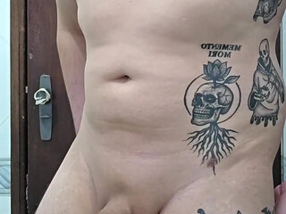 Chubby Showing off Naked Fell on the Net