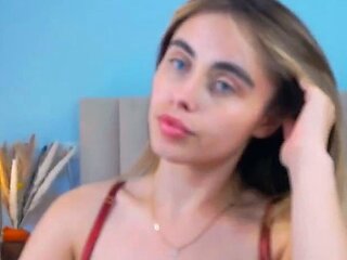 Amateur Webcam Babes Going Solo