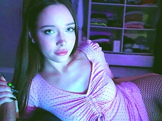 Brunette Teenage Blowjob babe