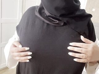 Algerian Aunty with Big Tits in Hijab