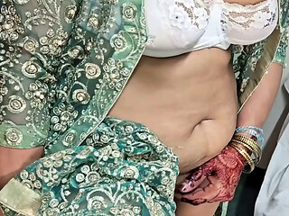 Amrozia self Enjoys and seduces on camera