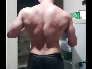 Carlos Sim&otilde_es in the Kitchen: Bodybuilder'_s Routine