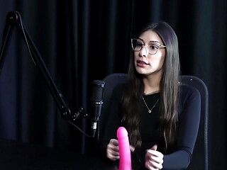 Nunca deu liberdade para a fam&iacute_lia, a m&atilde_e n&atilde_o gosta de sexo, a diferen&ccedil_a do garganta profunda - Melina Khalifa (WATCH ON: SHEER/RED)