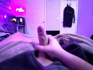 Gamer Boyfriend cant keep his hands to himself and fucks you in bed