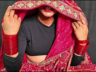 Handjob Desi bhabhi bedroom sex with smoking