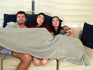 MY BEST FRIEND INVITES ME TO WATCH MOVIES AT HER HOUSE AND I CUCKOLD HER FUCKING HER BOYFRIEND