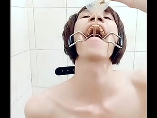 FagTeetajet Thai Gay drinking Piss from own ass