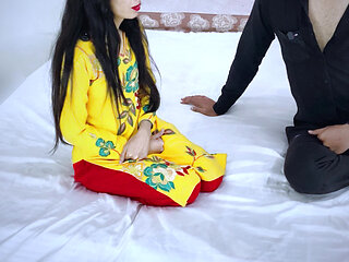 PUNJABI STEPMOM DI FUDDI MARI DUKAN WALE NE MERE SAMNE WITH AUDIO SEX VIDEO