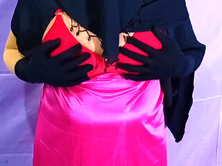 Indian Sexy Bhabhi Having Sex with Her Servant at Home