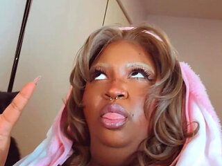 Your Fave Chubby Bunny Boi Teehee