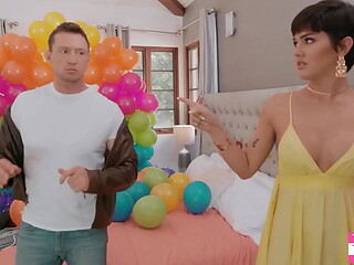 Trans Girl Want Attention From Her Crush and Uniquely Qualified to Get the Perfect Gift