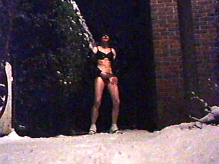 JERKING OFF ON THE SQUARE