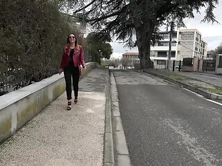 Pam et M&eacute_lia partagent une bite pour une baise hard