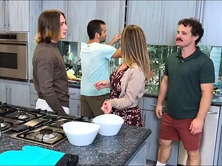 Hentai Stepmom Quinn Sucks Three Cocks in Family Dinner Threesome