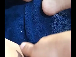 Chica de colegio se toca la panochita rico y suave