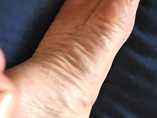 My Wrinkled Soles From Curled Toes Catch Hot Cum While I Masturbate to Orgasm in This Solo Adventure