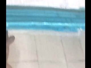 Sem dinheiro n&atilde_o arrumo uma mulher pra arrancar o leite acumulado