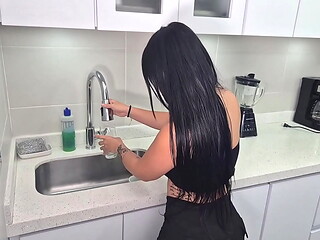 Horny Colombian seduces the plumber and ends up riding his cock - ALEJANDRA PALACIOS