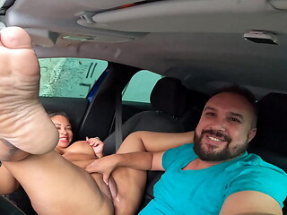 Carioca safada entra na carona senta na piroca tudo nas ruas de S&atilde_o Paulo - Kn Bombom