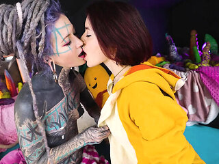 Lesbian Pillow Fight Fun with Anuskatzz and Miss Flora - Fingering and Dildo Action