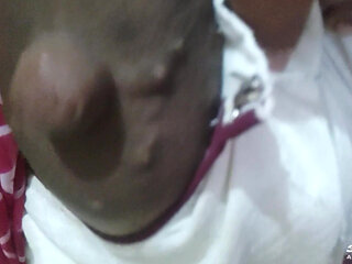 Bhabhi ji desi chuchi chuchi se nikalta doodh