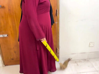 Arabian Beautiful Hotel Maid Cleaning My Room & I See Her Huge Ass & Huge Boobs