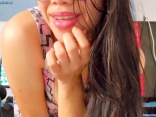 Hot latina, perfect pink pussy, solo squirt