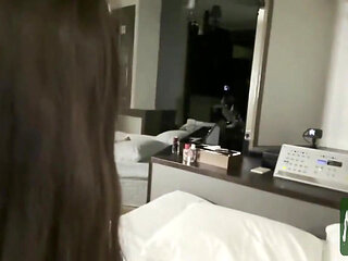 Scriptless Passion, a Cameraman Falls for the Receptionist and Captures a Real, Unstaged Encounter