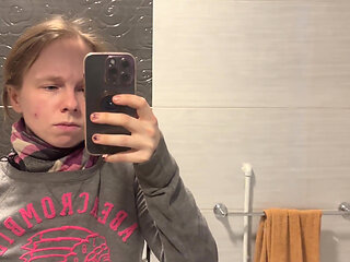 Razor Slides Into My Pussy