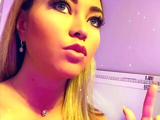 Amateur babes are good at masturbating as well